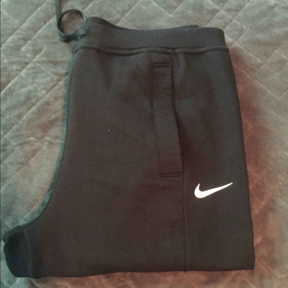 High-waisted Nike sweatpants.